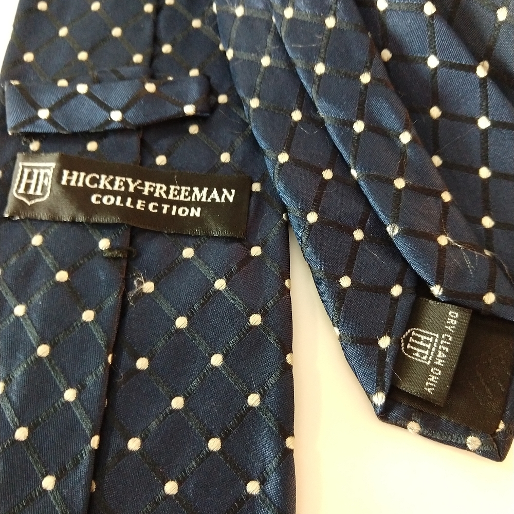 Hickey-Freeman tie, blue dotted w black 61 inches